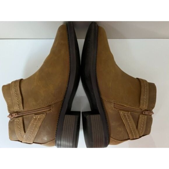 Clarks Collection Maye Strap Leather ankle boot. Size 6.5. - Picture 7 of 10